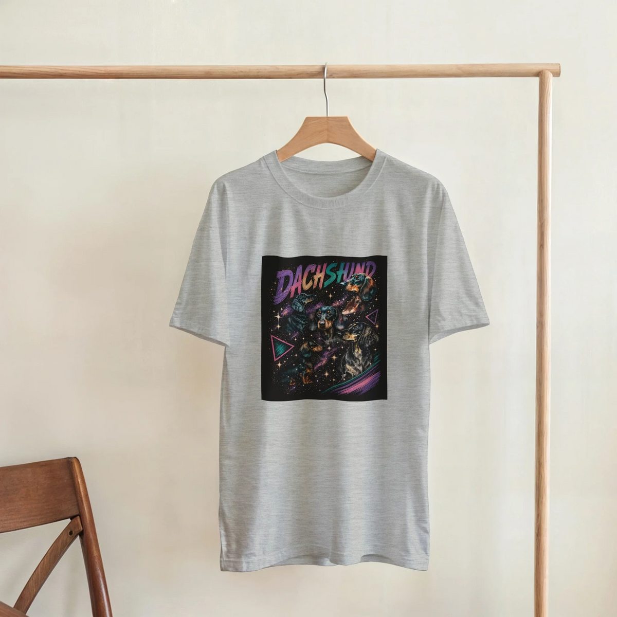Ljusgrå t-shirt med taxmotiv i 90-talsstil
