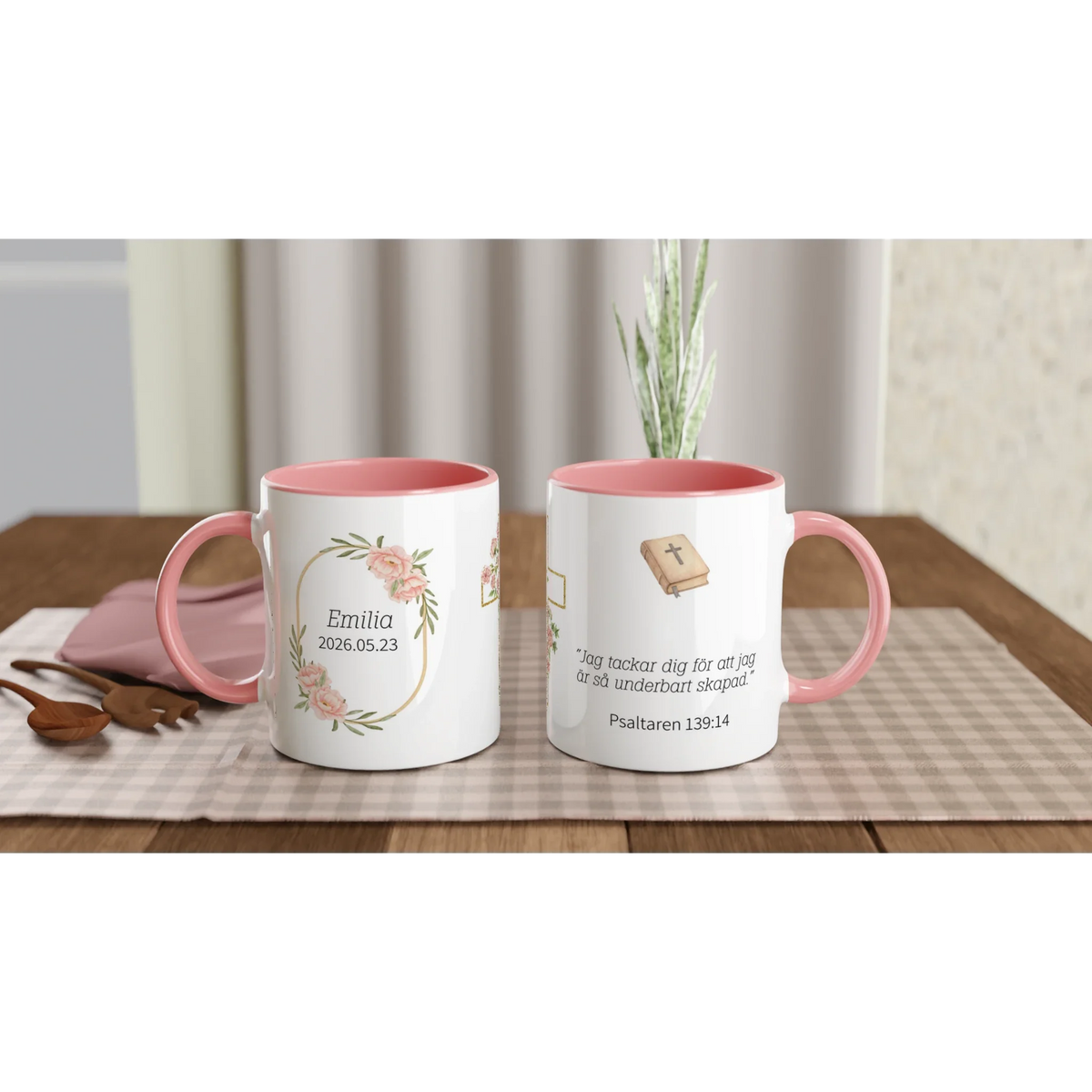 Personlig konfirmationsmugg med blommig ram, närbild på tryck