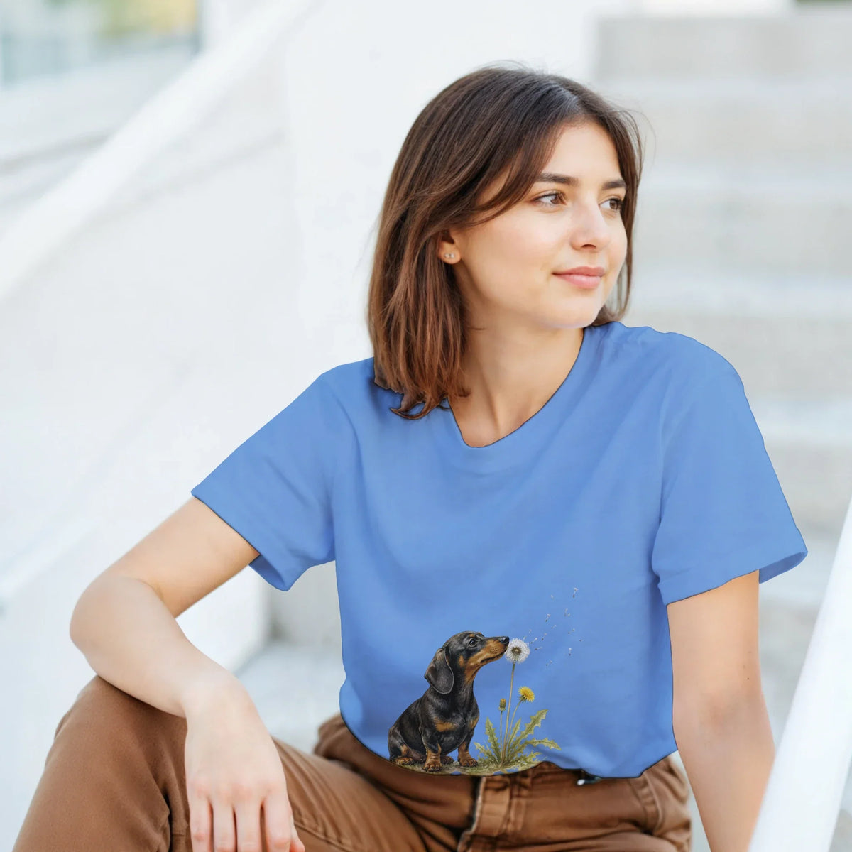 Ljusblå t-shirt med tax och maskrosor i akvarellstil
